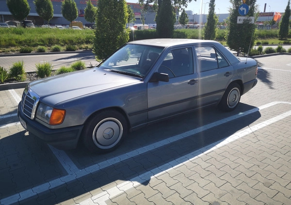 Mercedes-Benz W124 (1984-1993) cena 8999 przebieg: 346170, rok produkcji 1988 z Szczecin małe 529